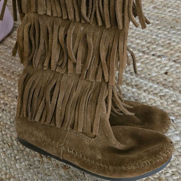 Minnetonka Moccasin 3 Layer Tiered Fringe Boots Womens Size 6 Brown Suede Boho - Picture 4 of 8